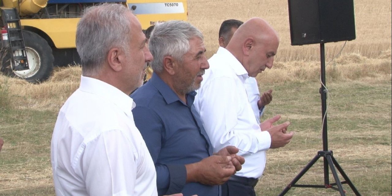 Keçiören’de bu senenin ilk buğday hasadı yapıldı