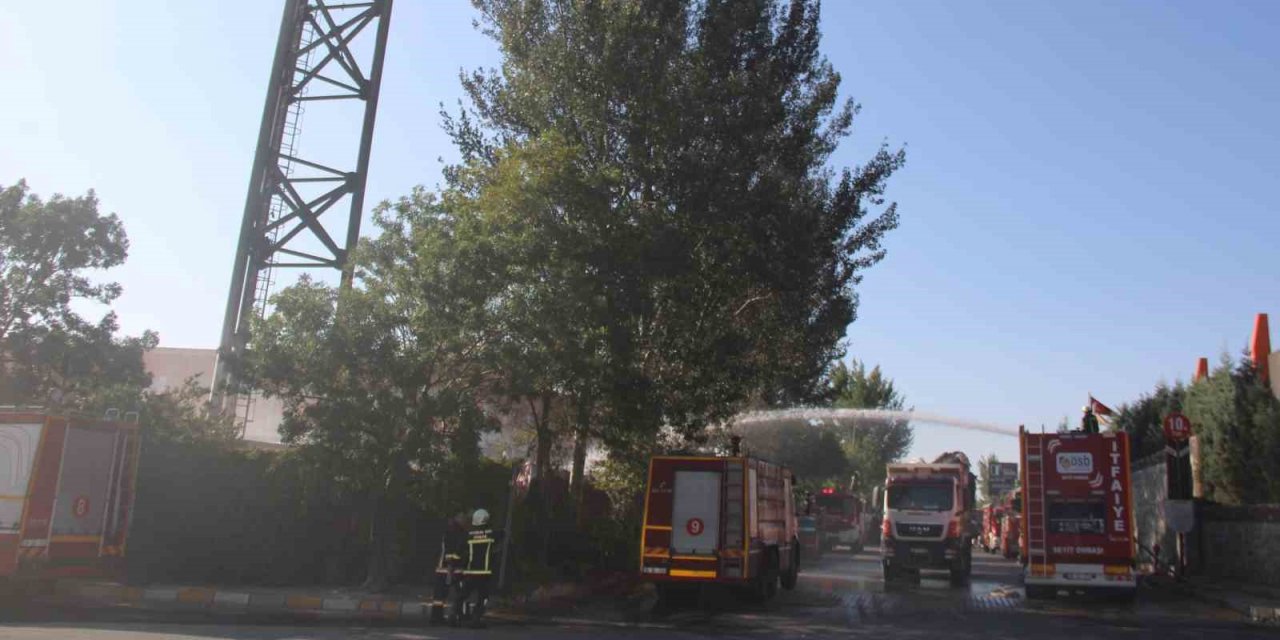 Keçe üretimi yapan fabrikada yangın