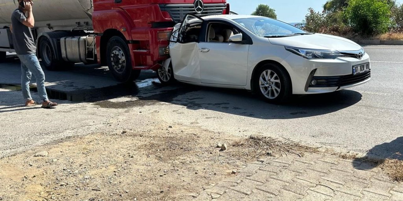 Tanker otomobile arkadan çarptı: 2 yaralı