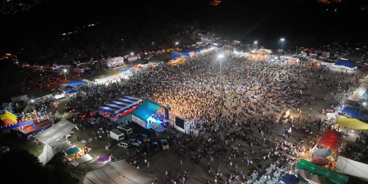 Karadeniz coşkusunu yaşamak isteyenler bu şenliğe akın etti