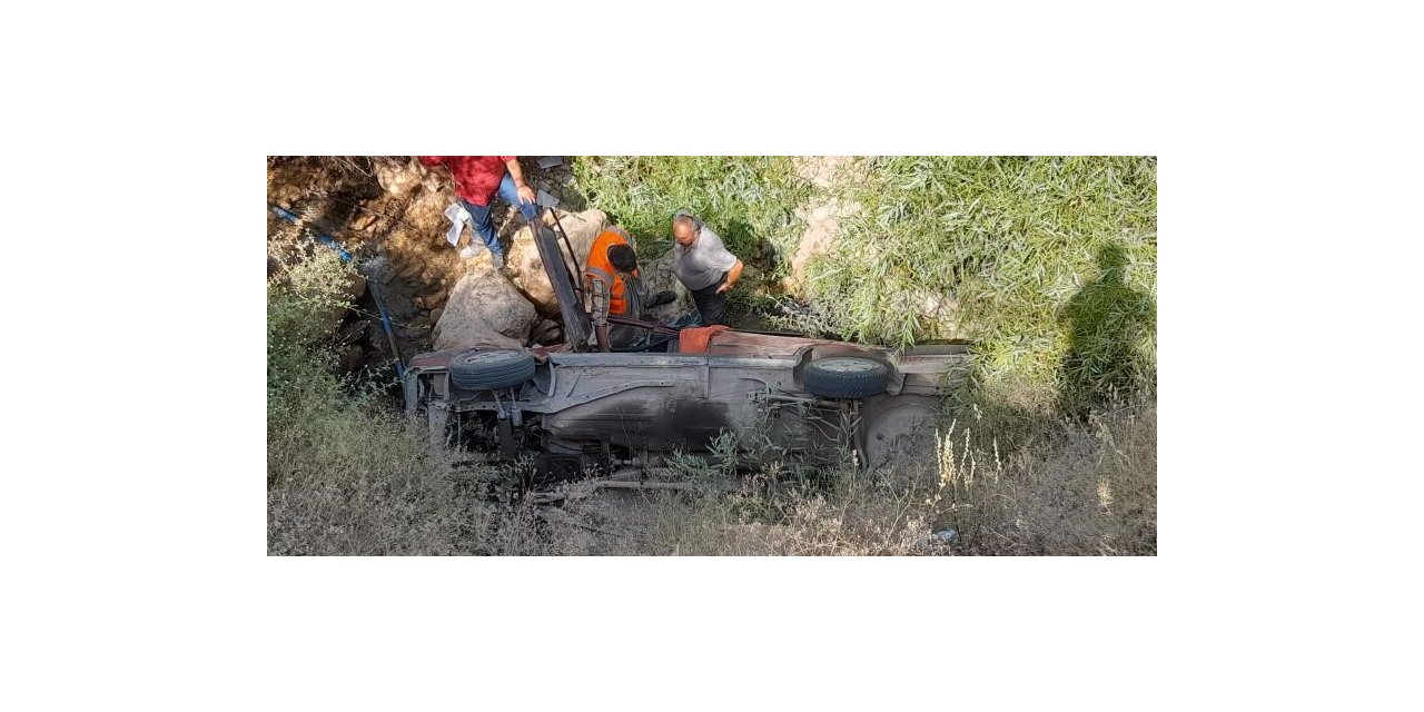 Siirt’te şarampole yuvarlanan aracın sürücü hayatını kaybetti
