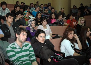 Öğrenciler, Paramparça filmini izledi