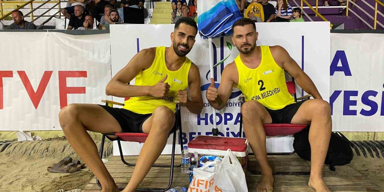 Artvin’de uluslararası plaj voleybol turnuvası devam ediyor