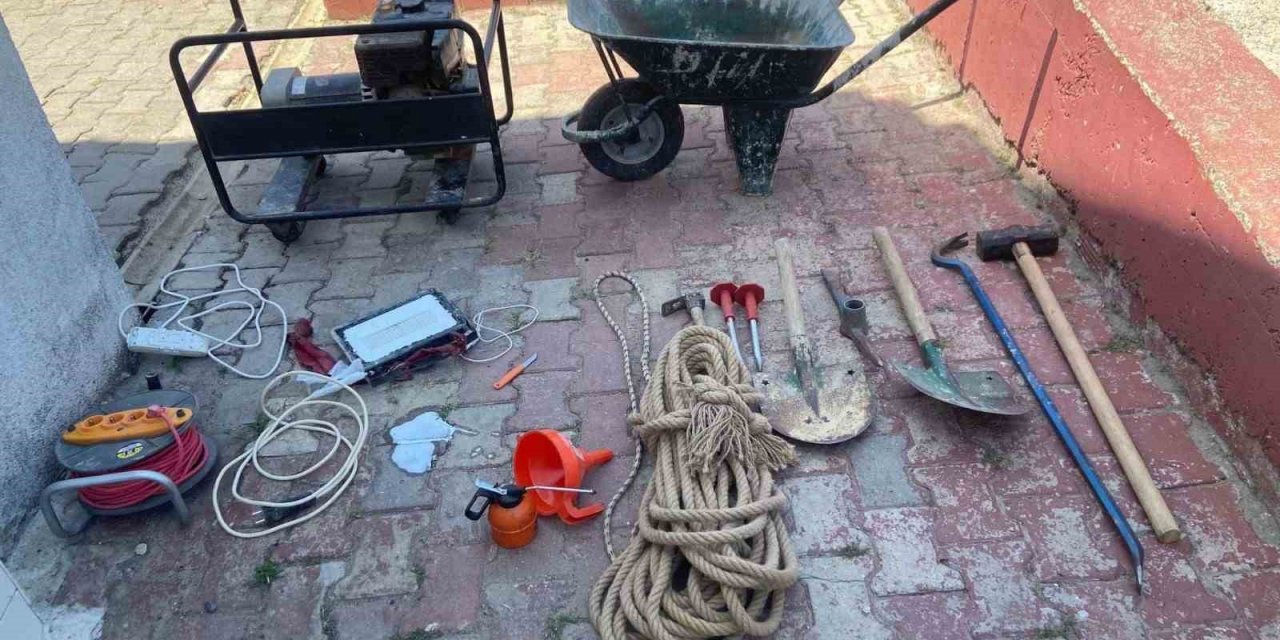 Tekirdağ’da kaçak kazı yapan 3 kişi yakalandı