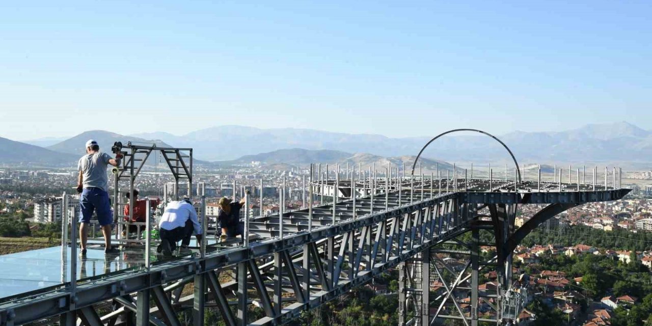 Kirazlıdere Seyir Terasının cam montajına başlandı