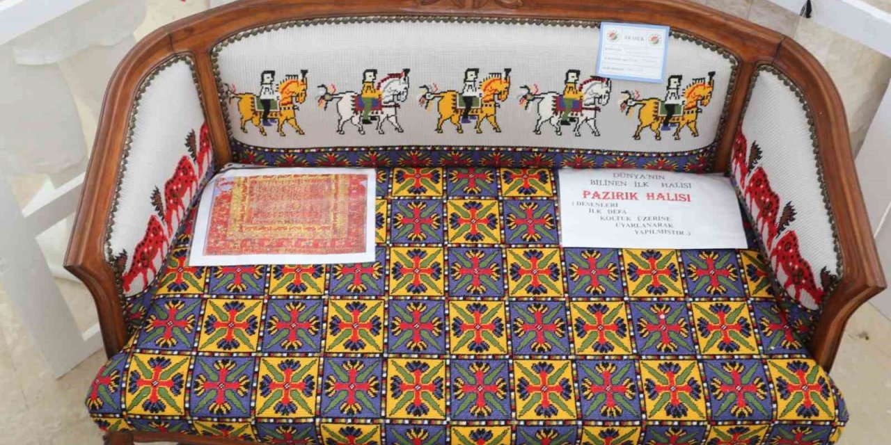 AKMEK’te dünyanın ilk halısının desenleri eski koltuğa işlendi