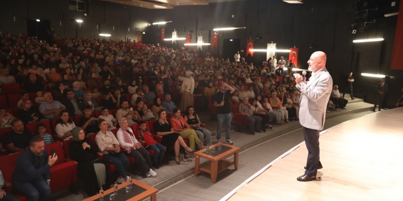 Başkan Çolakbayrakdar: “Her zaman yanında olduğumuz gençler için ne yapsak azdır”