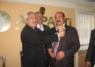 SP'den istifa edip AK Parti'ye geçti