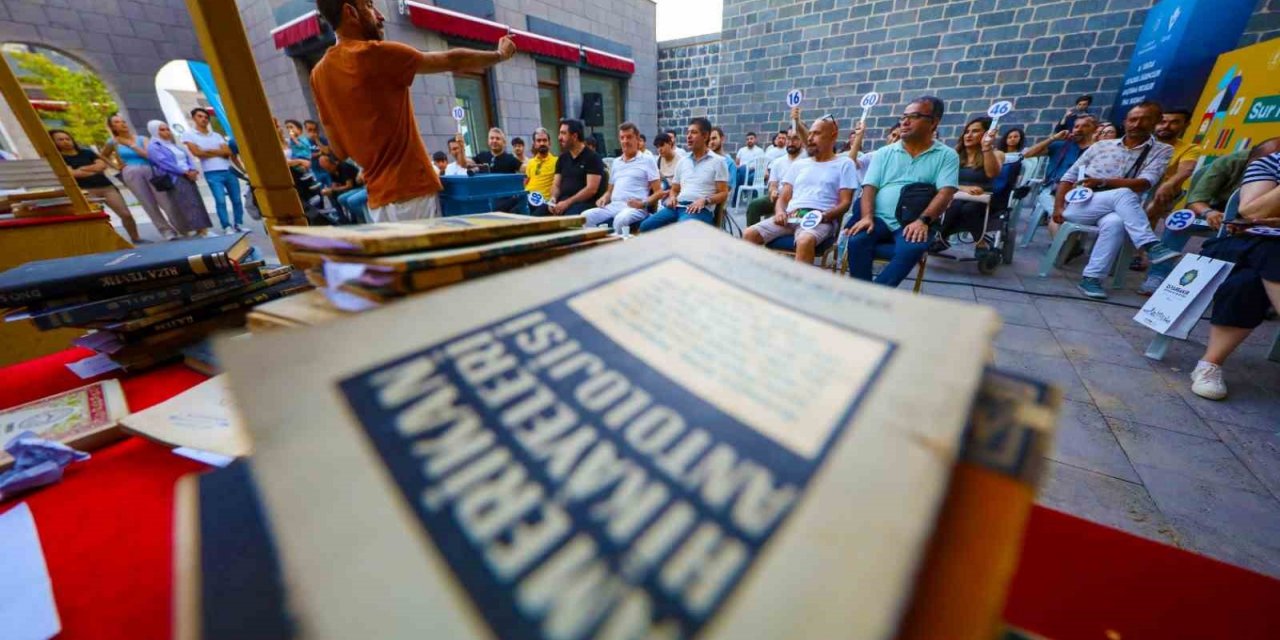 Diyarbakırlı kitapseverler “Kitap Mezadı”nda buluştu