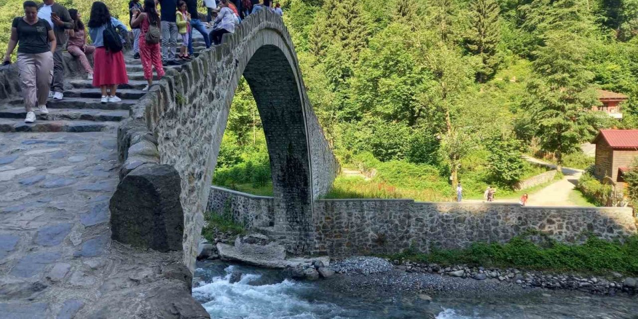 Çöl sıcaklarından kaçan Aydınlılar Karadeniz’e akın ediyor