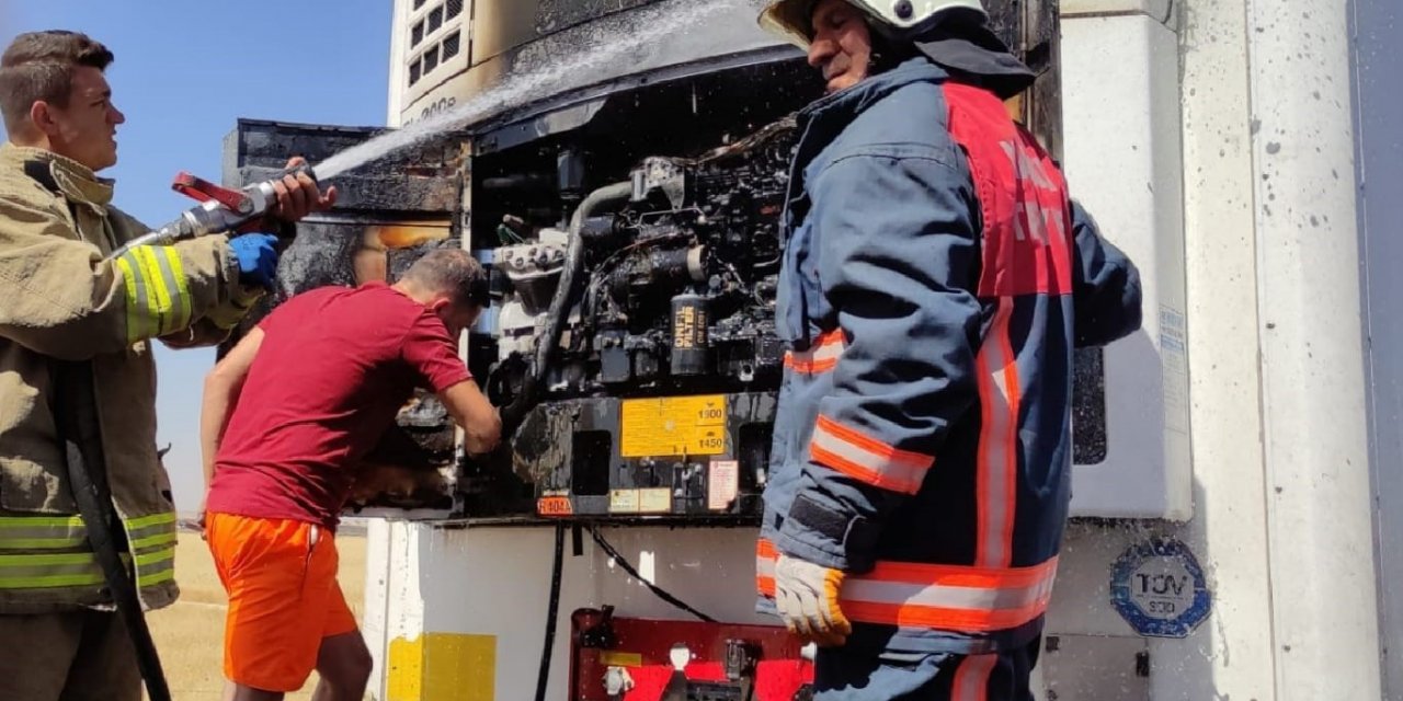 Mardin’de dondurma yüklü tırda yangın