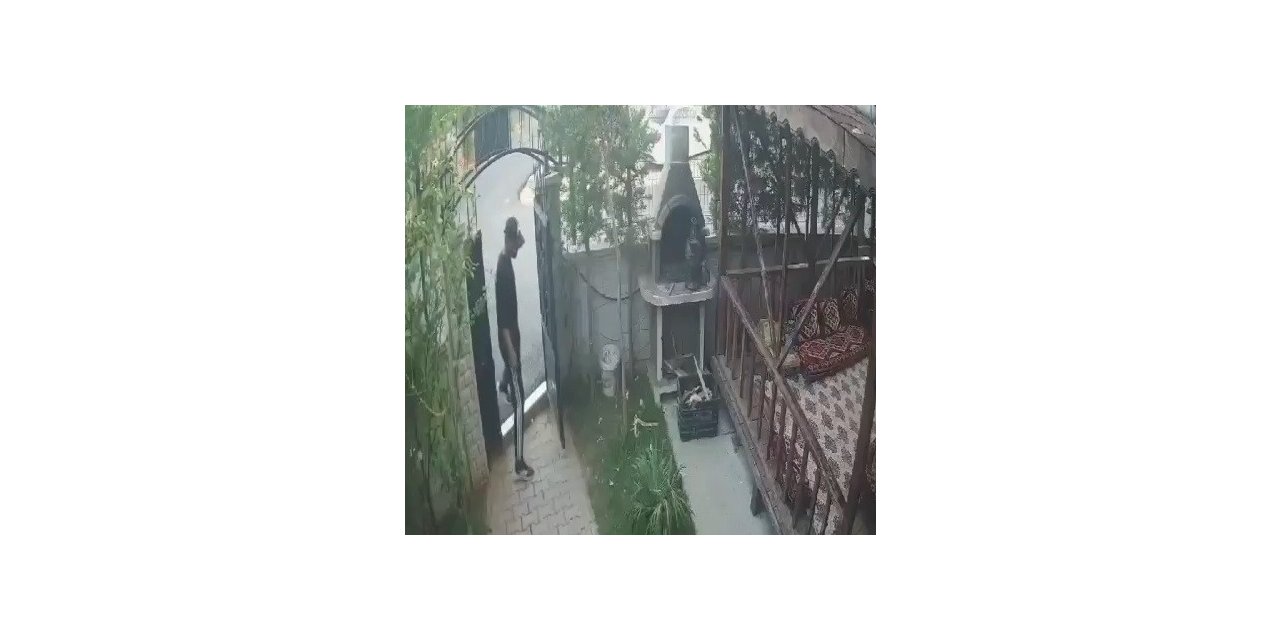 Semaver çalan hırsız kameralara yansıdı.