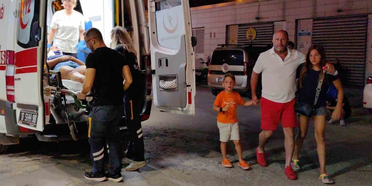 Otomobiller çarpıştı: 4 yaralı