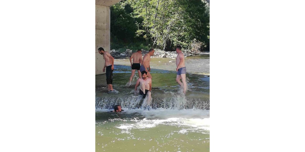 Sıcak havada böyle serinlediler