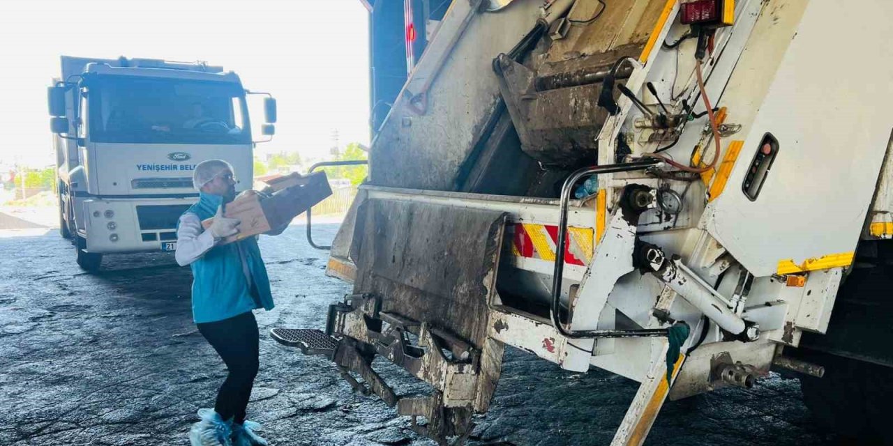 Diyarbakır’da tarihi geçmiş 500 kilogram gıda maddesi imha edildi