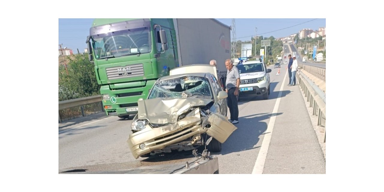 D100’de otomobil ile traktör çarpıştı: 1 yaralı