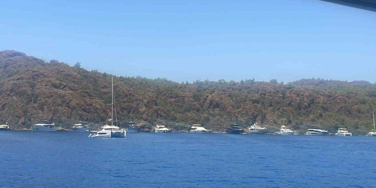 Rodos Adası’ndaki yangınlar Marmaris koylarındaki yat sayısını arttırdı