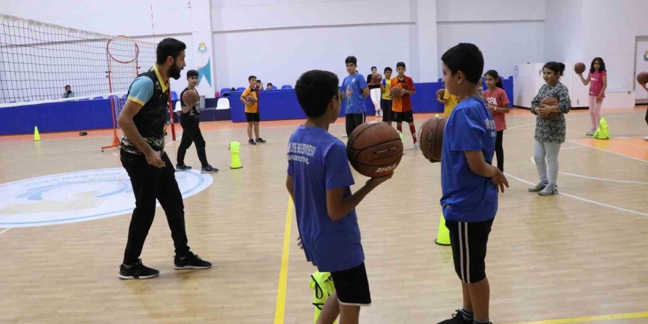 Haliliye’de gençlerin adresi yaz spor okulları oluyor