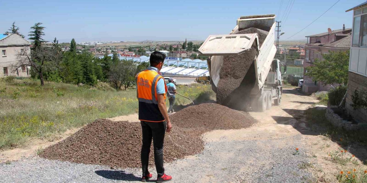Talas Belediyesi Başakpınar’da 6 sokakta birden çalıştı