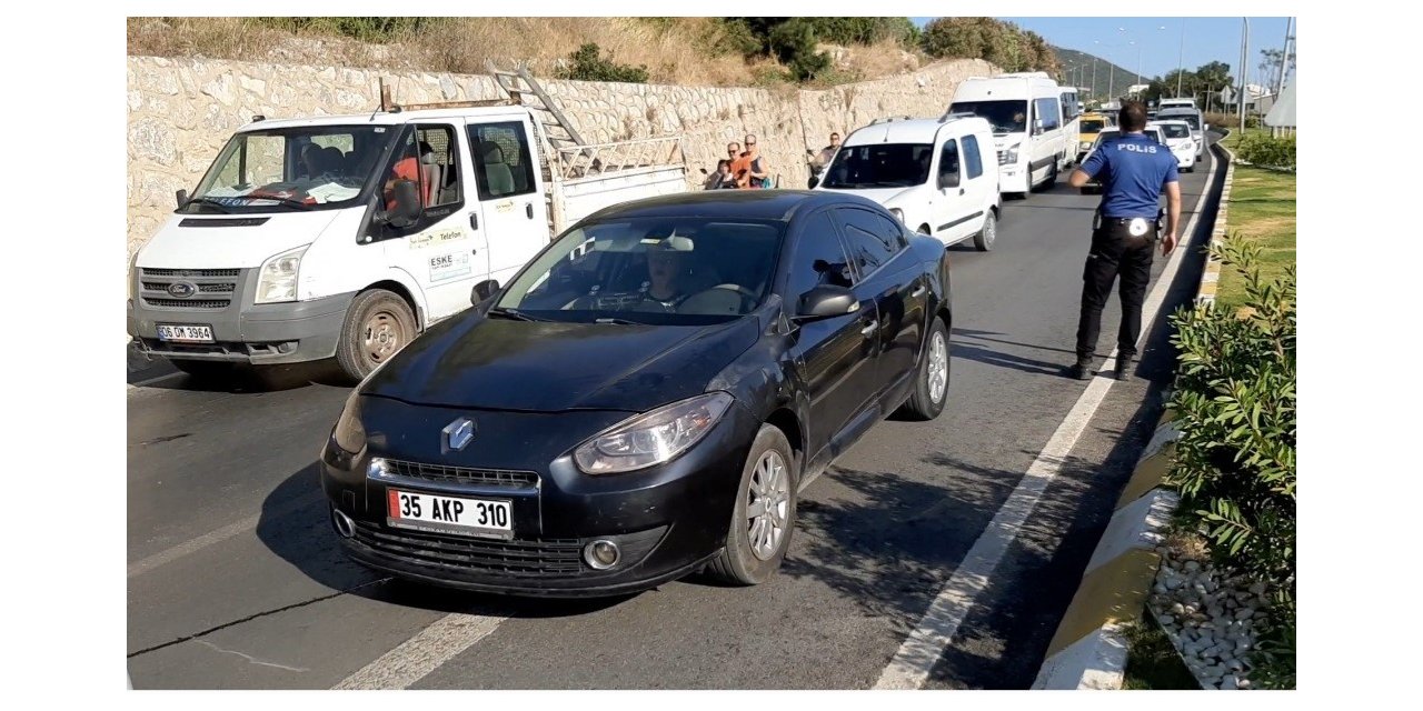 Çakarlı araç trafikten men edildi