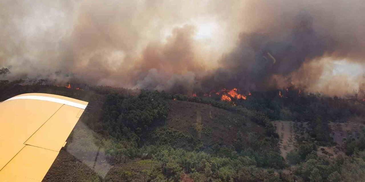 Yunanistan’a gönderilen Türk uçakları yangınlarda 414 ton su atımı gerçekleştirdi