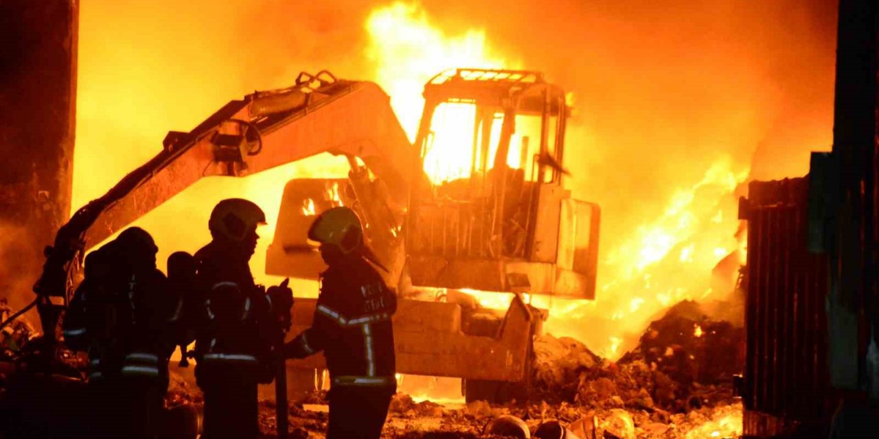 Kimyasal atık yangını yaklaşık 3 saatte kontrol altına alındı