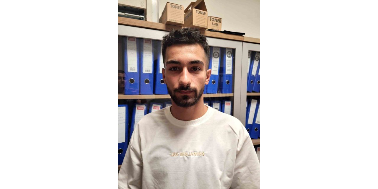 Otoyolda plakasız motosiklet ile yatarak seyahat eden sürücüye ceza yağdı