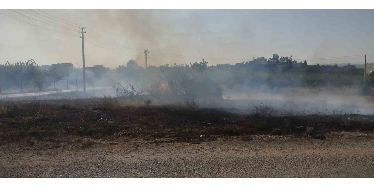 Kuru ot ve çalılık yangını kısa sürede söndürüldü