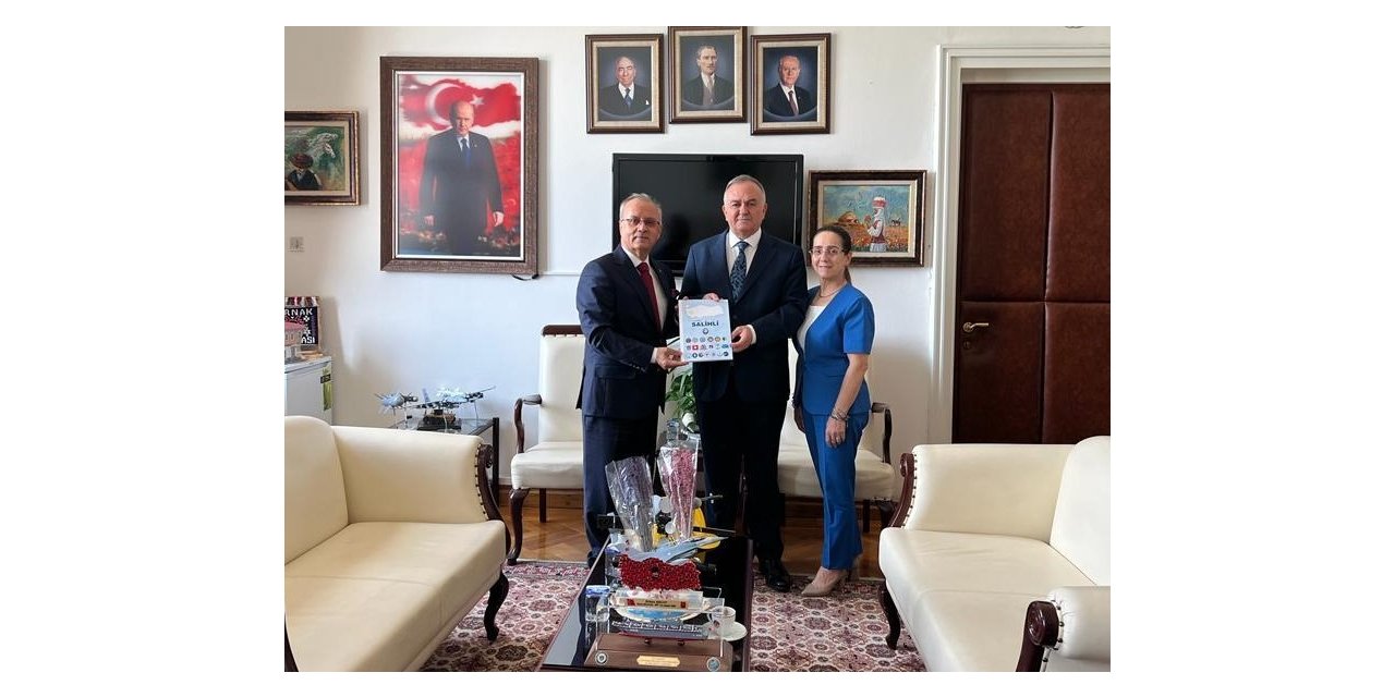 Başkan Kayda, Salihli’nin ’il olma’ talebi dosyasını Bahçeli’ye teslim etti