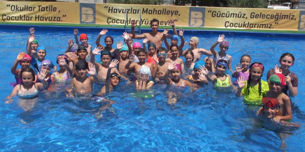 Balıkesir’de havuzlar çocuklarla şenlendi