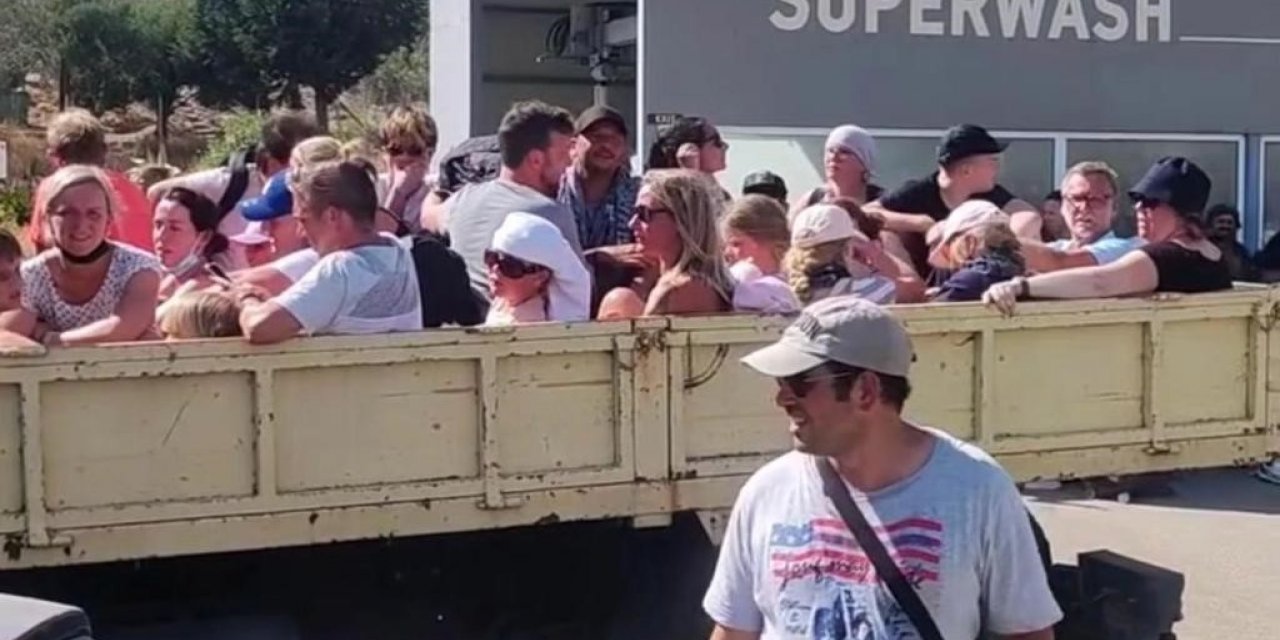 Rodos’taki yangından tahliye edilen turistler Fethiye’ye geldi