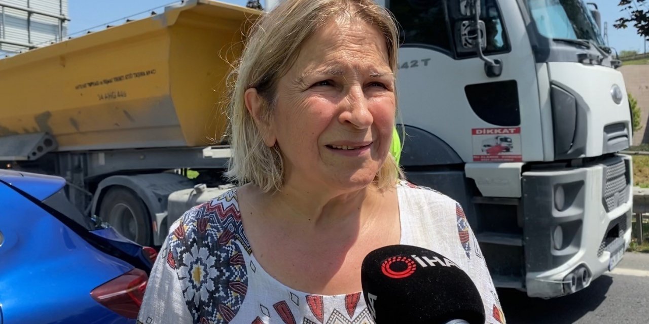 Eyüpsultan’da hafriyat kamyonu otomobile çarptı: 86 yaşındaki kadın araçta sıkıştı