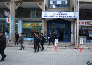 Çevik kuvvet önlemli ihale!