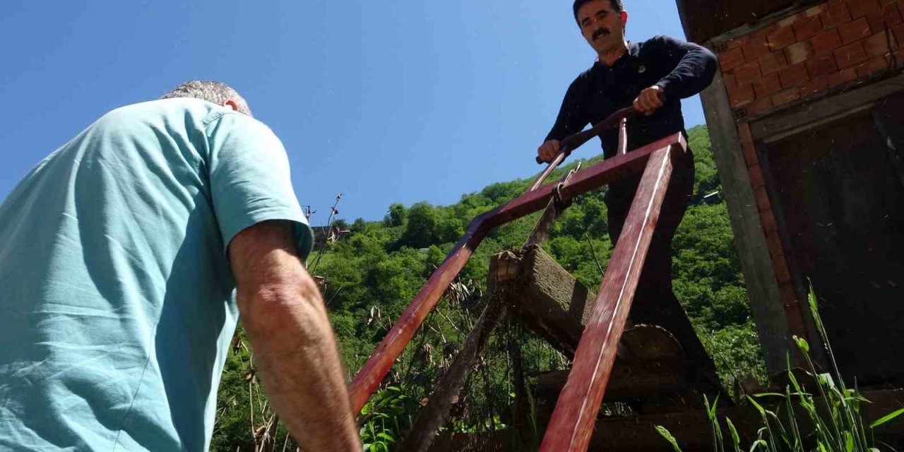 Unutulan meslek olan hızarcılığı yaşatıyor
