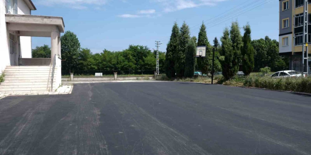 Tekkeköy’de okulların spor alanları yenileniyor