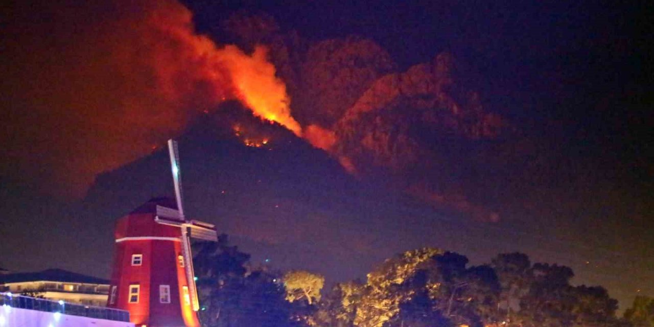 Kemer’de alevler tekrar yükseldi! Gece görüşlü helikopterler devrede