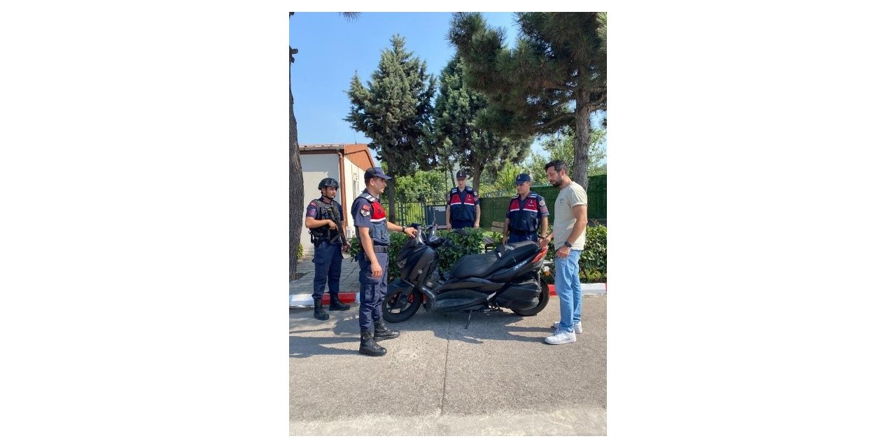Emre Bulut, çalınan motosikletini jandarmadan teslim aldı