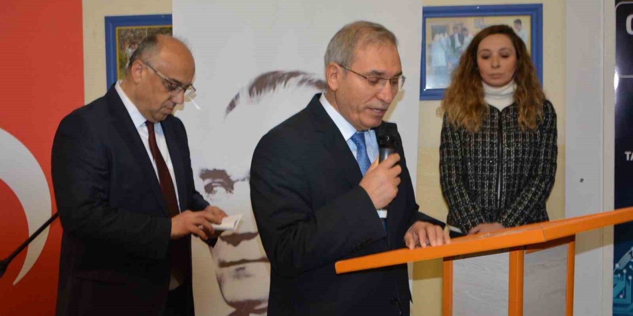 Gediz Yunus Emre Proje Mesleki ve Teknik Anadolu Lisesi metal bölümü öğrencileri yaz tatilini çalışarak geçiriyor