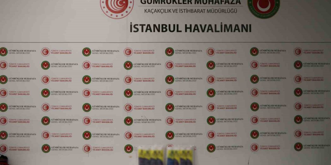 Yazar kasa kağıdının içinden uyuşturucu çıktı