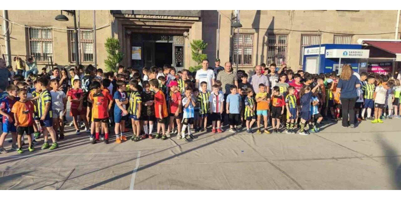 Sandıklı’da Sokak Futbol Turnuvası düzenlendi