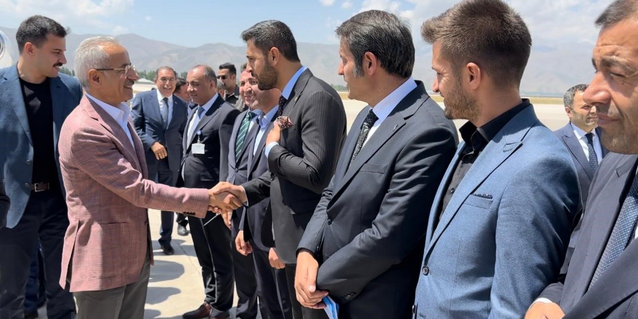 Ulaştırma ve Altyapı Bakanı Uraloğlu Yüksekova’da