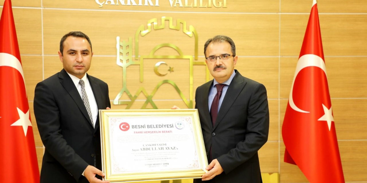 Vali Ayaz’a fahri hemşehrilik beratı