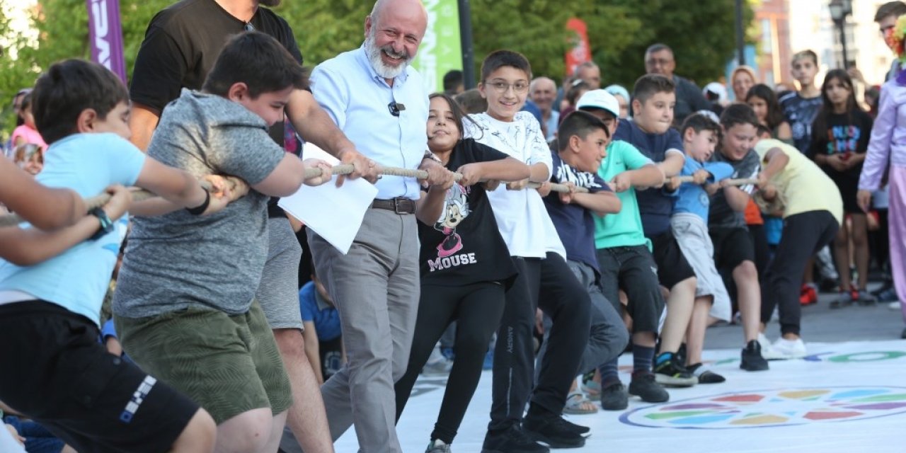 Başkan Çolakbayrakdar; “Şenliklerimizle çocukların yüzleri gülerken, ailelerde nostalji yaşıyor”
