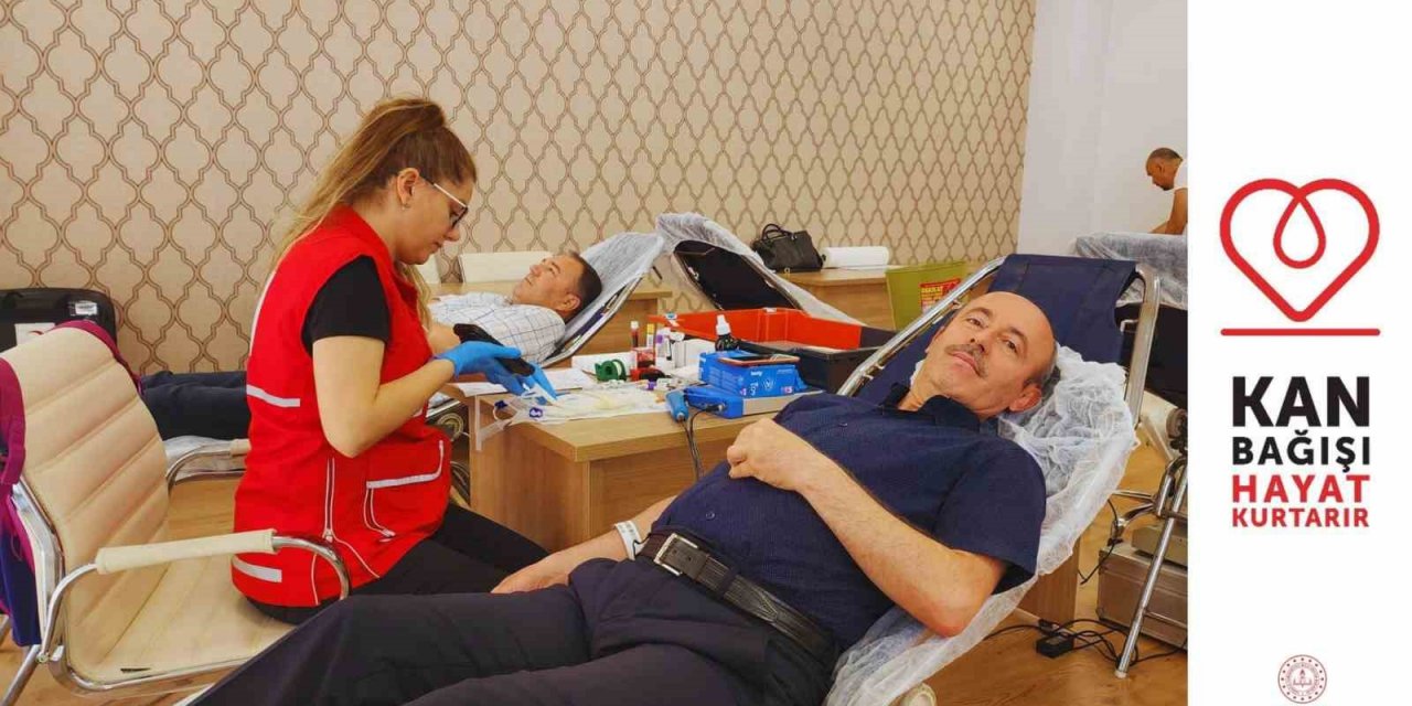 Kütahya İl Milli Eğitim Müdürlüğü personelinden kan bağışı kampanyasına destek