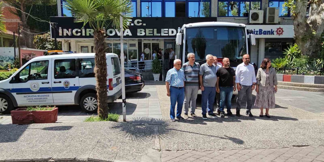 Nazilli Belediyesi’nden İncirliova Belediyesi’ne otobüs hibesi