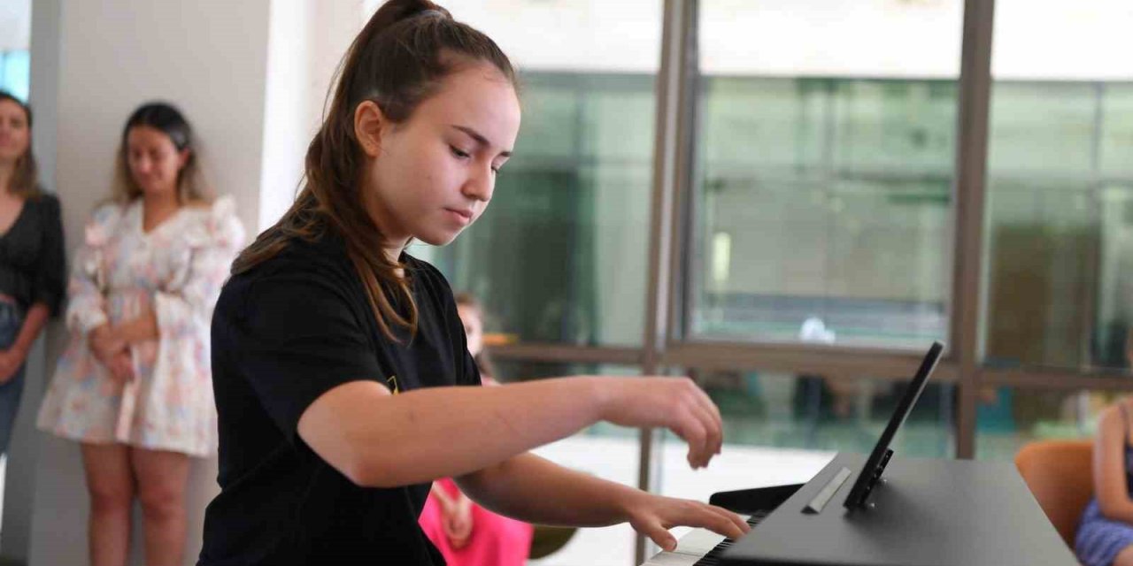 Konyaaltı Belediyesi Müzik Akademisi’nden üniversiteye