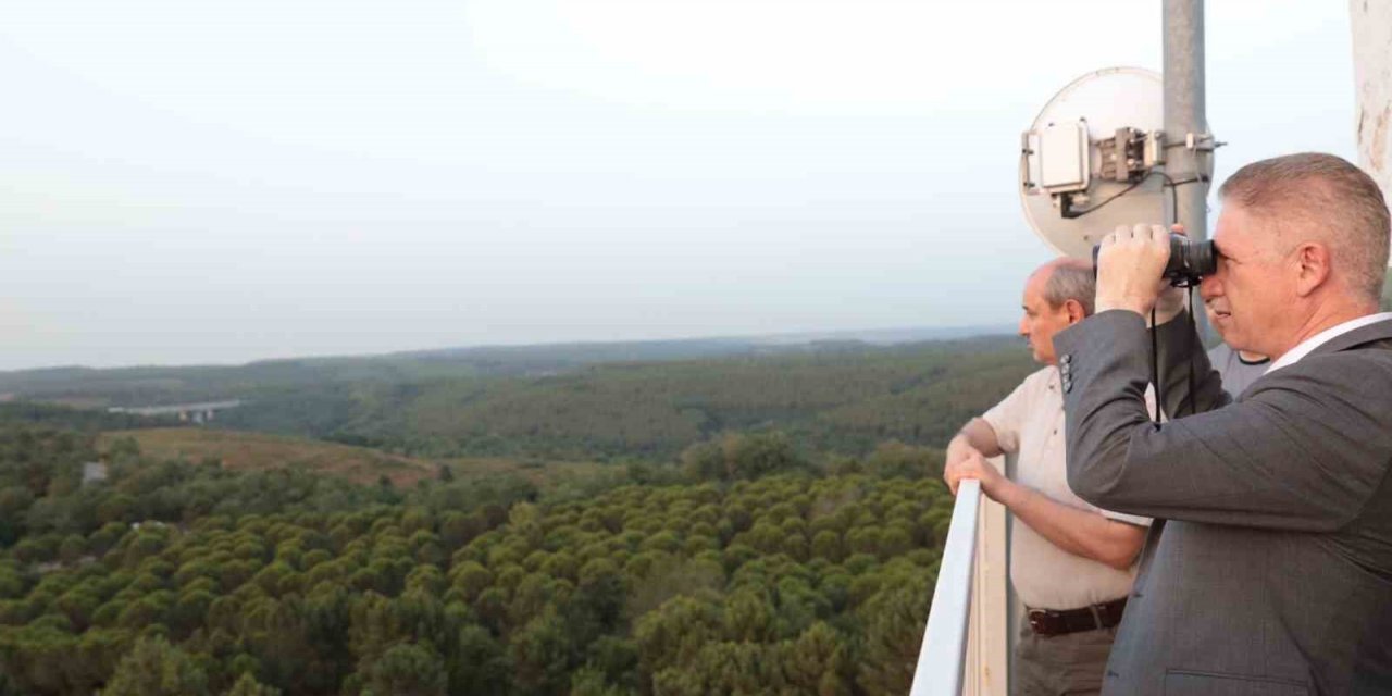 İstanbul Valisi Gül: "Yaklaşık 13 hektarlık alanda etkili olan yangın kısmen kontrol altında"