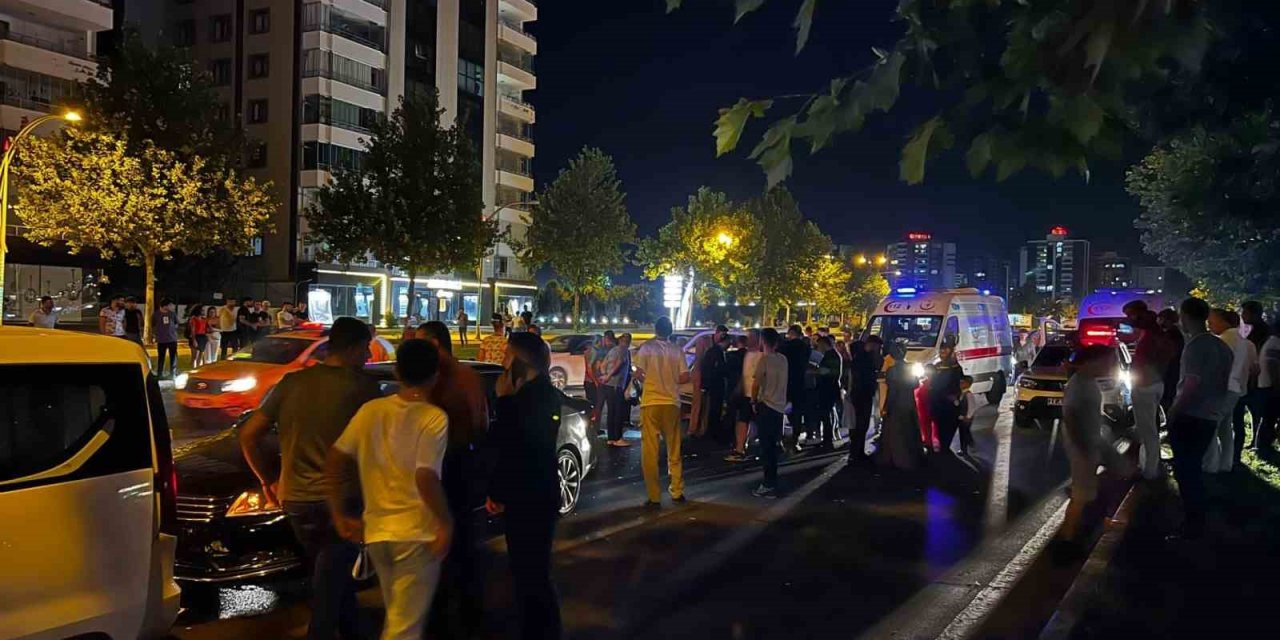 Düğün konvoyunda 3 araç kazaya karıştı: 3 yaralı