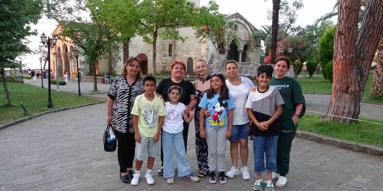 Trabzon’daki Ayasofya Camii’ne yabancı turist ilgisi