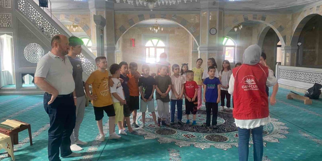 Alaplı’da öğrenciler hem Kur’an öğreniyor hem spor yapıyor